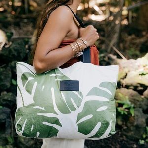 BNWT Aloha Collection Monstera Reversible Tote SOLD